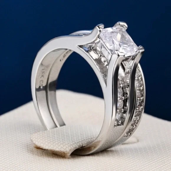 NEW 925 STERLING SILVER DIAMOND ENGAGEMENT SET RING, CUTE RING, SHINY RING. - Picture 5 of 6